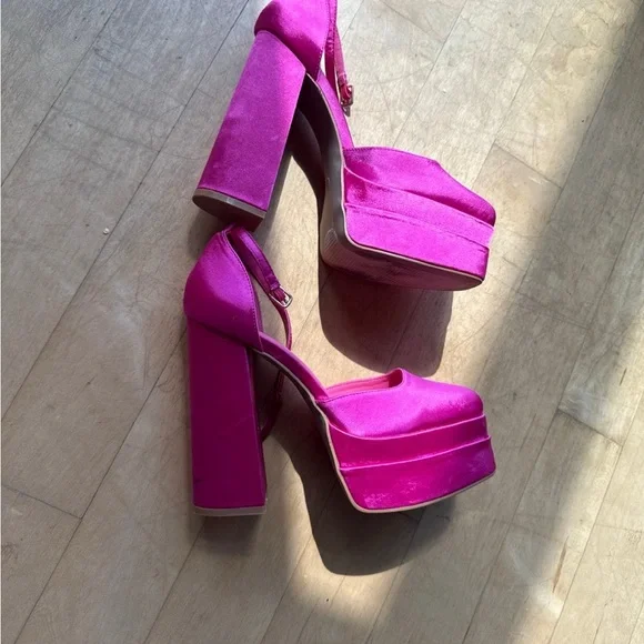 Inspired by Versace Fuchsia Platform Heels - Picture 3 of 6